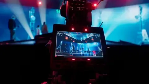 Moscow’s Alternative to the European Song Contest Proves to Be Far From Camp, Rather Kremlin